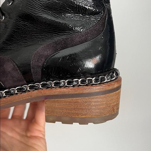 Chanel black patent leather chain link trim accent ankle boots combat booties 40 - Picture 16 of 16